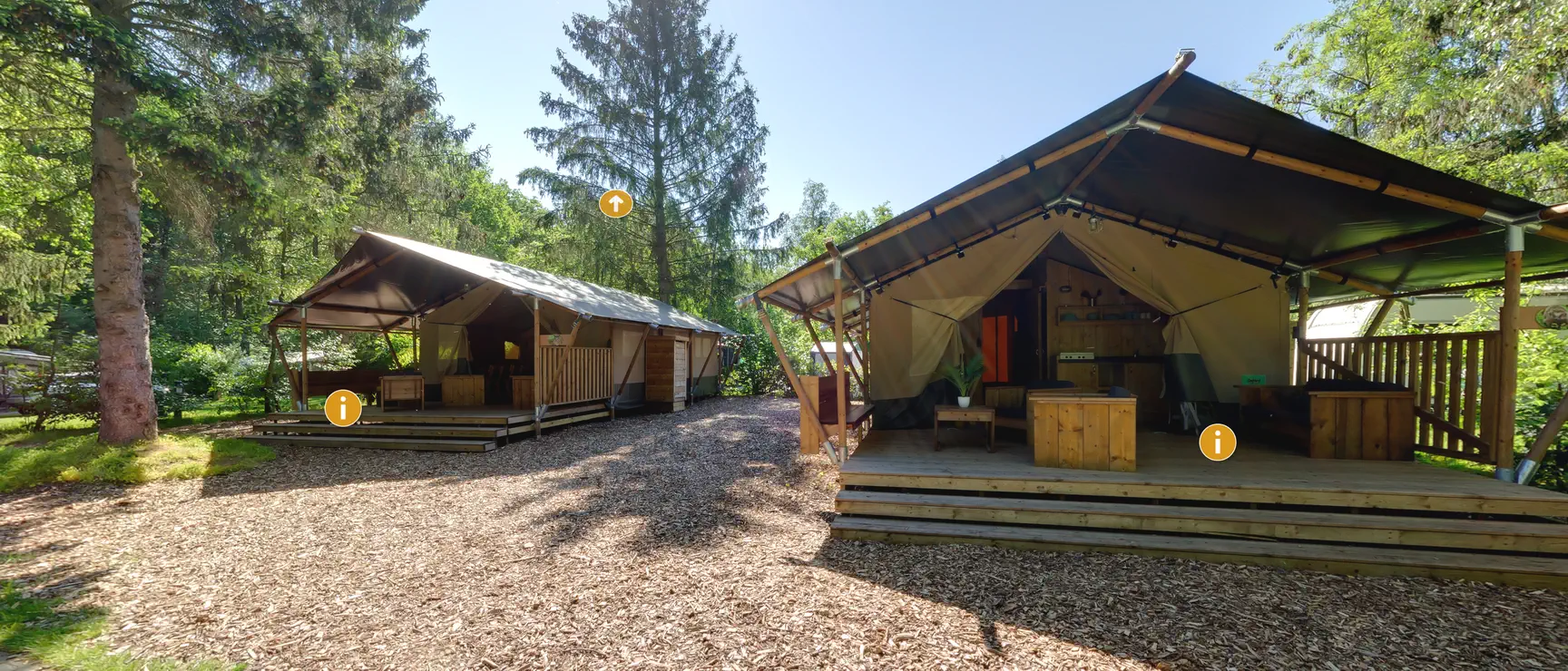 360°-foto van safaritenten op een camping