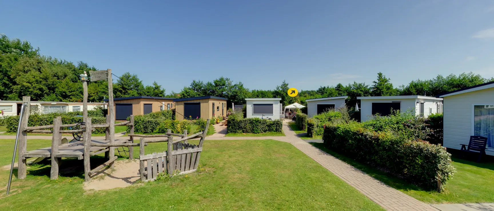 360°-overzichts foto van de chalets op een vakantiepark