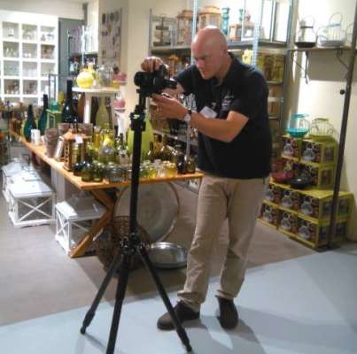 Erwin de Wolff zet Boer Staphorst op de foto voor Google Street View Trusted